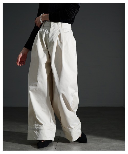 Sawa a la mode(サワアラモード)の「パイピングラインツイルタックワイドパンツ(その他パンツ・レディース・アイボリー/ブラック・FREE)」の5枚目の写真