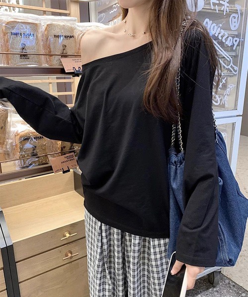VIBGYOR（ヴィブジョー）の「【EIZZ/アイズ】ワンショル風 ルーズフィット 長袖 カットソー オフショルダー ロンT（Tシャツ/カットソー・レディース・ホワイト/グレー/ブラック・FREE）」の9枚目の写真