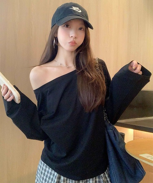 VIBGYOR（ヴィブジョー）の「【EIZZ/アイズ】ワンショル風 ルーズフィット 長袖 カットソー オフショルダー ロンT（Tシャツ/カットソー・レディース・ホワイト/グレー/ブラック・FREE）」の11枚目の写真