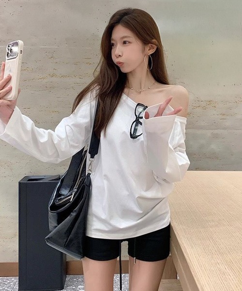 VIBGYOR（ヴィブジョー）の「【EIZZ/アイズ】ワンショル風 ルーズフィット 長袖 カットソー オフショルダー ロンT（Tシャツ/カットソー・レディース・ホワイト/グレー/ブラック・FREE）」の13枚目の写真