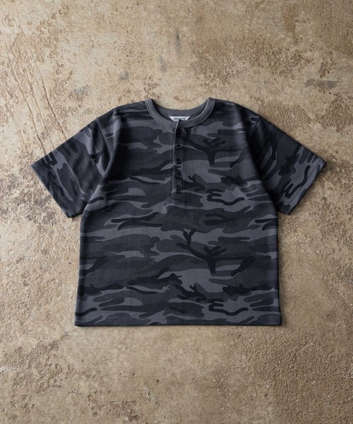 ADAMASTE(アダマスト)の「Camouflage Thermal Henry Neck T-shirt - 迷彩サーマルヘンリーネックTシャツ(Tシャツ/カットソー・メンズ・ブラック/カーキ・MEDIUM/LARGE)」の20枚目の写真