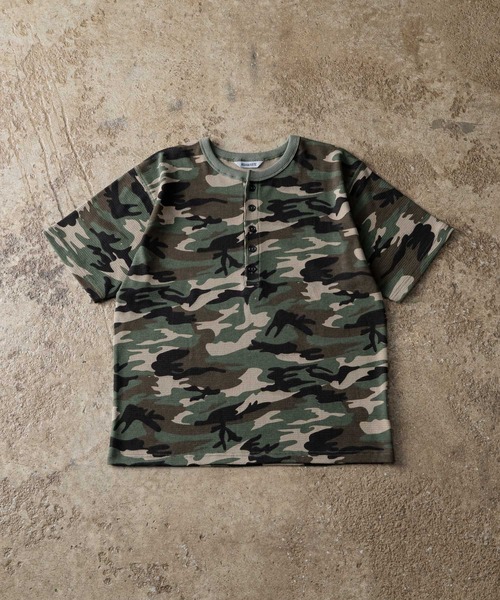 ADAMASTE(アダマスト)の「Camouflage Thermal Henry Neck T-shirt - 迷彩サーマルヘンリーネックTシャツ(Tシャツ/カットソー・メンズ・ブラック/カーキ・MEDIUM/LARGE)」の17枚目の写真