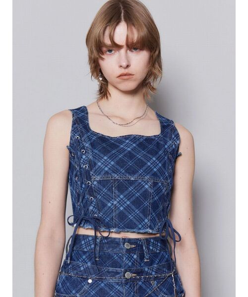 EMODA(エモダ)の「サイドレースアップデニムビスチェ(タンクトップ・レディース・ライトブルー/インディゴブルー/ブラウン・FREE)」の4枚目の写真