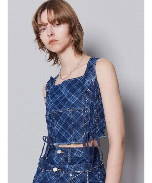 EMODA(エモダ)の「サイドレースアップデニムビスチェ(タンクトップ・レディース・ライトブルー/インディゴブルー/ブラウン・FREE)」の5枚目の写真