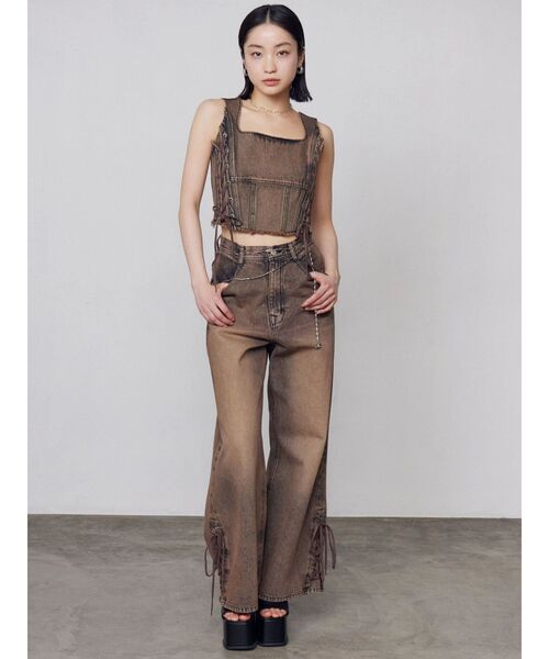 EMODA(エモダ)の「サイドレースアップデニムビスチェ(タンクトップ・レディース・ライトブルー/インディゴブルー/ブラウン・FREE)」の18枚目の写真