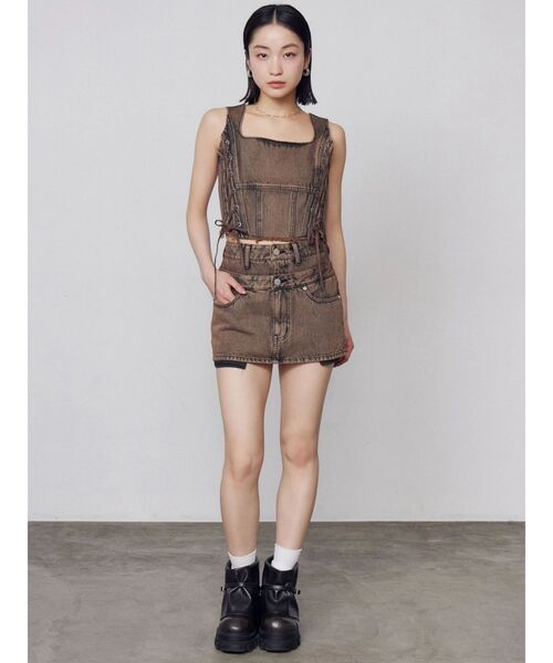 EMODA(エモダ)の「サイドレースアップデニムビスチェ(タンクトップ・レディース・ライトブルー/インディゴブルー/ブラウン・FREE)」の19枚目の写真