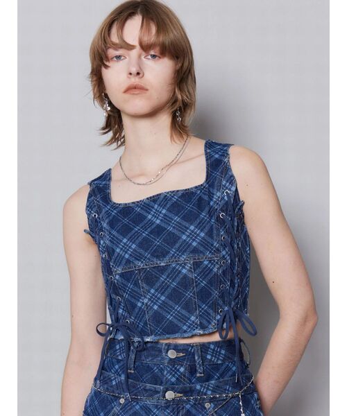 EMODA(エモダ)の「サイドレースアップデニムビスチェ(タンクトップ・レディース・ライトブルー/インディゴブルー/ブラウン・FREE)」の21枚目の写真