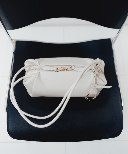 LE VERNIS(ル・ベルニ)の「LE VERNIS(ル・ベルニ)Marshmallow boston bag(ボストンバッグ・レディース・ブルー/アイボリー/チャコール・FREE)」の2枚目の写真