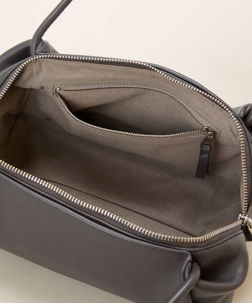 LE VERNIS(ル・ベルニ)の「LE VERNIS(ル・ベルニ)Marshmallow boston bag(ボストンバッグ・レディース・ブルー/アイボリー/チャコール・FREE)」の11枚目の写真