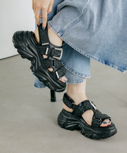 PAGEBOY（ページボーイ）の「≪S/M/Lの3サイズ展開≫ モードバックルスポサン（サンダル・レディース・ブラック系その他/ブラック/グレー系その他・SMALL/MEDIUM/LARGE）」の11枚目の写真