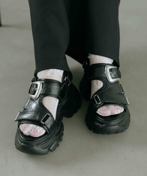 PAGEBOY（ページボーイ）の「≪S/M/Lの3サイズ展開≫ モードバックルスポサン（サンダル・レディース・ブラック系その他/ブラック/グレー系その他・SMALL/MEDIUM/LARGE）」の4枚目の写真