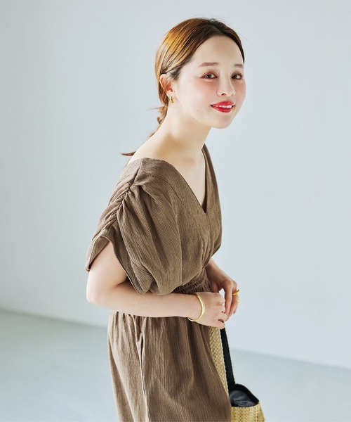 KOBE LETTUCE（コウベレタス）の「[ 田中亜希子さんコラボ ] 選べるサイズ深Vネックオールインワン（つなぎ/オールインワン・レディース・モカ/ブラック/ブルー・PM/M）」の12枚目の写真