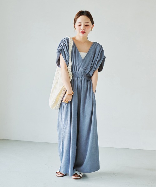 KOBE LETTUCE（コウベレタス）の「[ 田中亜希子さんコラボ ] 選べるサイズ深Vネックオールインワン（つなぎ/オールインワン・レディース・モカ/ブラック/ブルー・PM/M）」の14枚目の写真