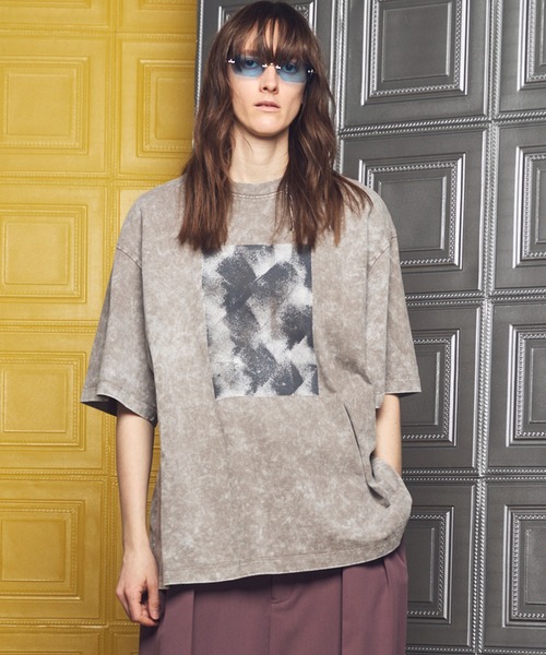 MAISON SPECIAL(メゾンスペシャル)の「《UNISEX》Fade Abstract Hand-Printed Prime-Over Stitched Crew Neck T-shirt/フェードアブストラクトハンドプリントプライムオーバーステッチクルーネックTシャツ【MAISON SPECIAL/メゾンスペシャル】(Tシャツ/カットソー・メンズ・その他1/グレー/チャコールグレー・0/1/2)」の2枚目の写真