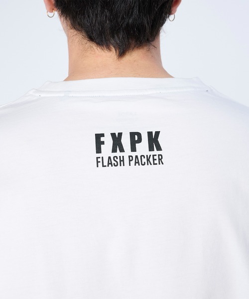 FLASH PACKER(フラッシュパッカー)の「FLASH PACKER フラッシュパッカー/ Dry Silky Cotton パンクロゴ 半袖Tシャツ ボックスシルエット ユニセックス // XT-EDGY(Tシャツ/カットソー・メンズ・ホワイト/ブラック・MEDIUM/LARGE/X-LARGE/SMALL)」の4枚目の写真