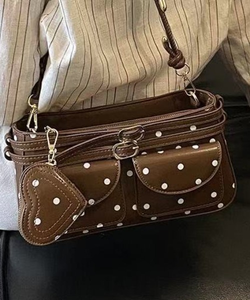 AsRiRe（アスリレイ）の「26ss ポーチ付きドット柄ショルダーバッグ（ショルダーバッグ・レディース・ブラウン/ホワイト/ブラック/レッド・F）」の13枚目の写真