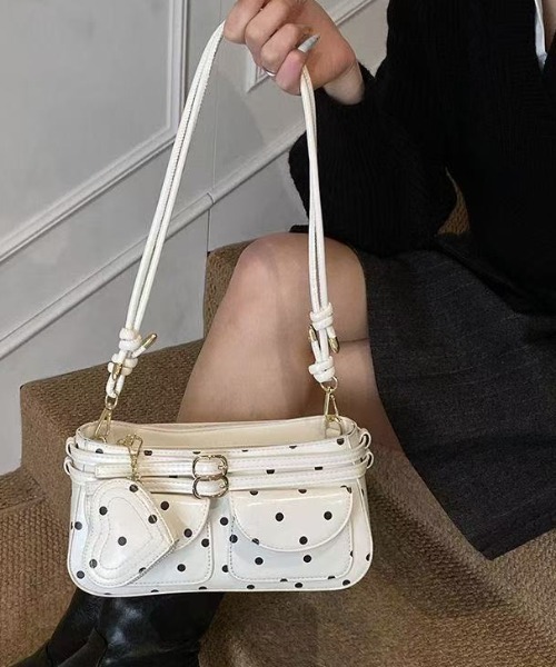 AsRiRe（アスリレイ）の「26ss ポーチ付きドット柄ショルダーバッグ（ショルダーバッグ・レディース・ブラウン/ホワイト/ブラック/レッド・F）」の12枚目の写真