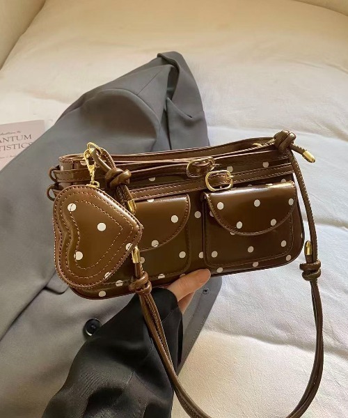 AsRiRe（アスリレイ）の「26ss ポーチ付きドット柄ショルダーバッグ（ショルダーバッグ・レディース・ブラウン/ホワイト/ブラック/レッド・F）」の8枚目の写真
