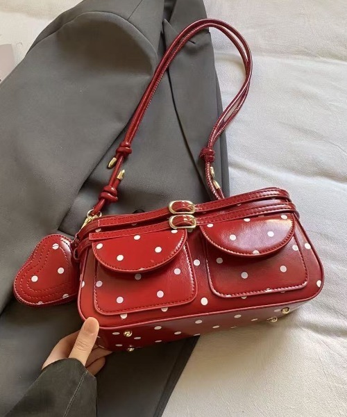 AsRiRe（アスリレイ）の「26ss ポーチ付きドット柄ショルダーバッグ（ショルダーバッグ・レディース・ブラウン/ホワイト/ブラック/レッド・F）」の6枚目の写真