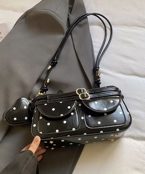 AsRiRe（アスリレイ）の「26ss ポーチ付きドット柄ショルダーバッグ（ショルダーバッグ・レディース・ブラウン/ホワイト/ブラック/レッド・F）」の19枚目の写真