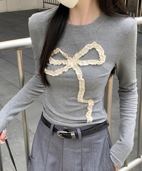 Alvia(アルビア)の「フリルリボンデザイン リブ長袖トップス(Tシャツ/カットソー・レディース・ブラック/アイボリー・M)」の7枚目の写真
