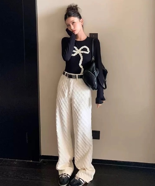 Alvia(アルビア)の「フリルリボンデザイン リブ長袖トップス(Tシャツ/カットソー・レディース・ブラック/アイボリー・M)」の6枚目の写真