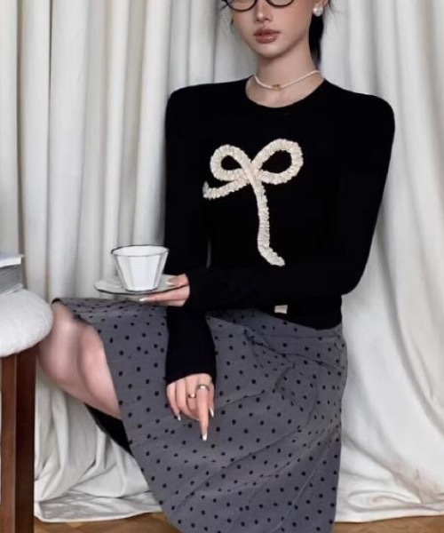 Alvia(アルビア)の「フリルリボンデザイン リブ長袖トップス(Tシャツ/カットソー・レディース・ブラック/アイボリー・M)」の5枚目の写真