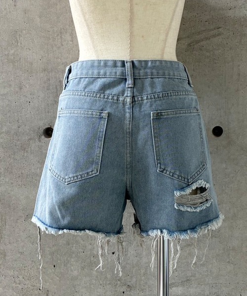 meJane(ミージェーン)の「カットオフ ダメージデニム ショートパンツ(デニムパンツ・レディース・ブルー・L/M/S)」の11枚目の写真