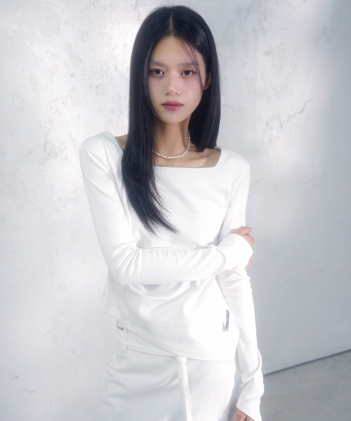 Vivacious(ビバシャス)の「アヒエルシャーリングロングスリーブ_2カラーズ(Tシャツ/カットソー・レディース・ブラック/アイボリー・SMALL/MEDIUM)」の4枚目の写真