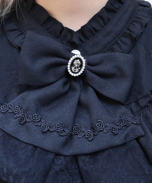 axes femme（アクシーズファム）の「リボン×ジャボブローチブラウス（シャツ/ブラウス・レディース・ダークグリーン/ブラック/ホワイト・MEDIUM/LARGE）」の9枚目の写真