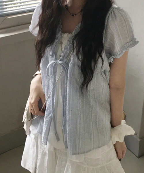VIVID LADY(ビビッドレディー)の「レイヤード風 マルチストライプ フリルブラウス(シャツ/ブラウス・レディース・ライトブルー/ブラック・FREE)」の8枚目の写真