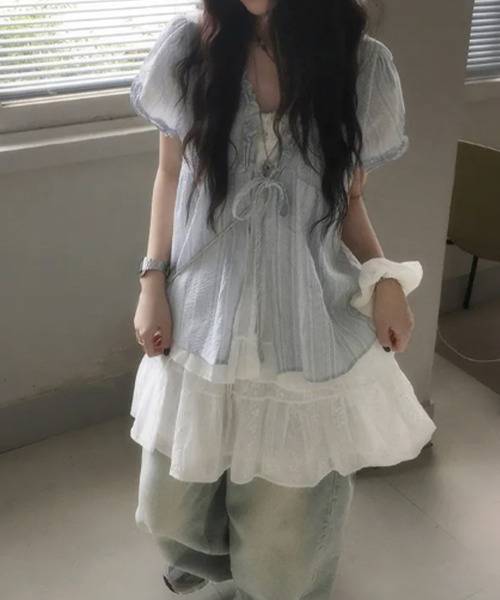 VIVID LADY(ビビッドレディー)の「レイヤード風 マルチストライプ フリルブラウス(シャツ/ブラウス・レディース・ライトブルー/ブラック・FREE)」の9枚目の写真