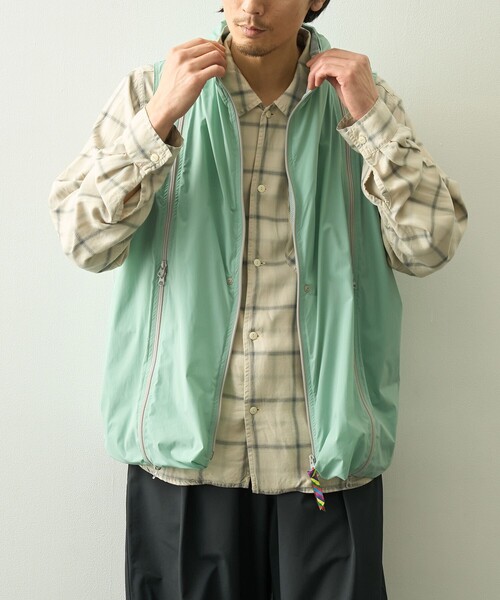is-ness(イズネス)の「【is-ness/イズネス】Technical Ventilation Vest(ベスト・メンズ・ミント/カーキブラウン/ブラック・M)」の1枚目の写真