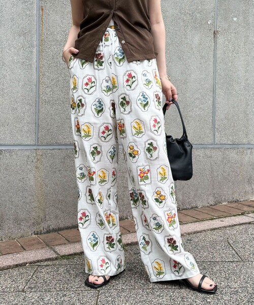 fredy emue(フレディエミュ)の「エンブロイダリーギャザーパンツ(その他パンツ・レディース・ホワイト系その他/ブラック系その他・38)」の9枚目の写真
