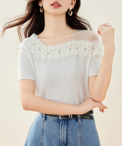 AMAJI(アマジ)の「オフショルダーネック フリル切替 シアー重ね 半袖トップス(Tシャツ/カットソー・レディース・ライトパープル/ホワイト・X-LARGE/LARGE/MEDIUM/SMALL)」の2枚目の写真