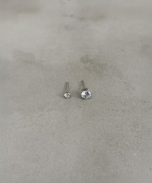 VATSURICA（バツリカ）の「〈LOINE〉金属アレルギー対応 / ステンレス / ガラスストーン スタッドピアス 3mm（ピアス（両耳用）・レディース・ブラック/クリア・FREE）」の4枚目の写真