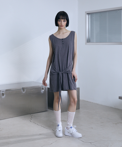 VOONT（ブント）の「Henley Neck Tie Mini Dress (CHARCOAL)（ワンピース・レディース・チャコールグレー・OS）」の12枚目の写真