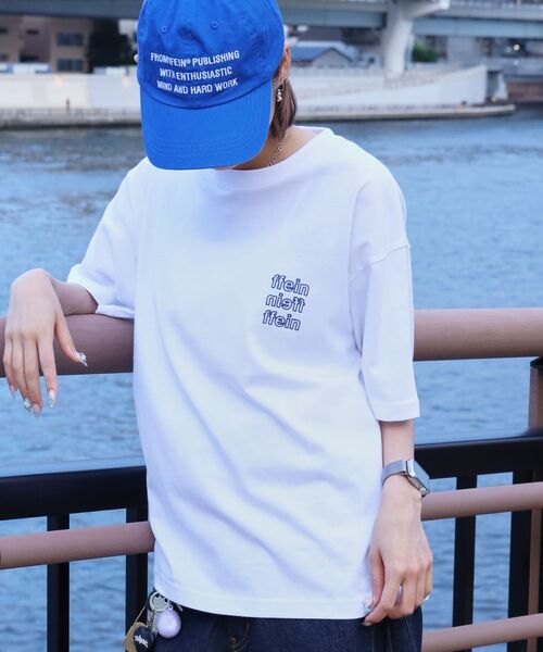 FFEIN(フェイン)の「【FFEIN(フェイン)】ワンポイント3段ロゴアウトライン刺繍ショート丈Tシャツ / クルーネック 半袖 ワンポイント シンプル 刺繍【短丈】(Tシャツ/カットソー・メンズ・ホワイト/ネイビー/ブラック・LARGE/MEDIUM/SMALL)」の8枚目の写真