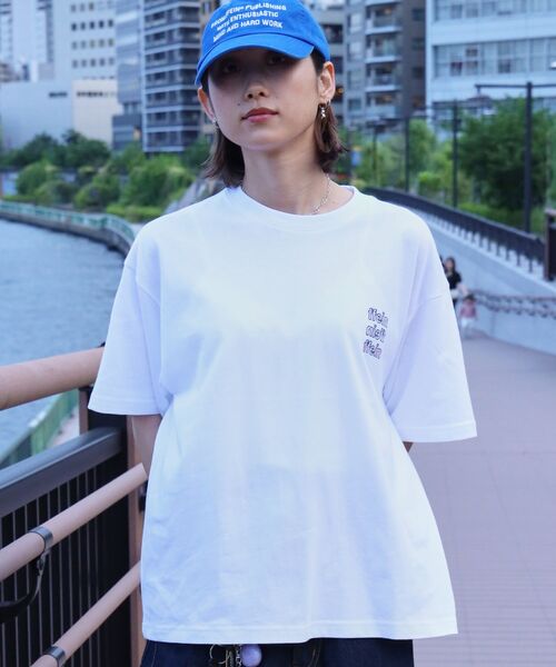 FFEIN(フェイン)の「【FFEIN(フェイン)】ワンポイント3段ロゴアウトライン刺繍ショート丈Tシャツ / クルーネック 半袖 ワンポイント シンプル 刺繍【短丈】(Tシャツ/カットソー・メンズ・ホワイト/ネイビー/ブラック・LARGE/MEDIUM/SMALL)」の9枚目の写真