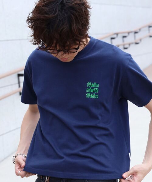 FFEIN(フェイン)の「【FFEIN(フェイン)】ワンポイント3段ロゴアウトライン刺繍ショート丈Tシャツ / クルーネック 半袖 ワンポイント シンプル 刺繍【短丈】(Tシャツ/カットソー・メンズ・ホワイト/ネイビー/ブラック・LARGE/MEDIUM/SMALL)」の10枚目の写真