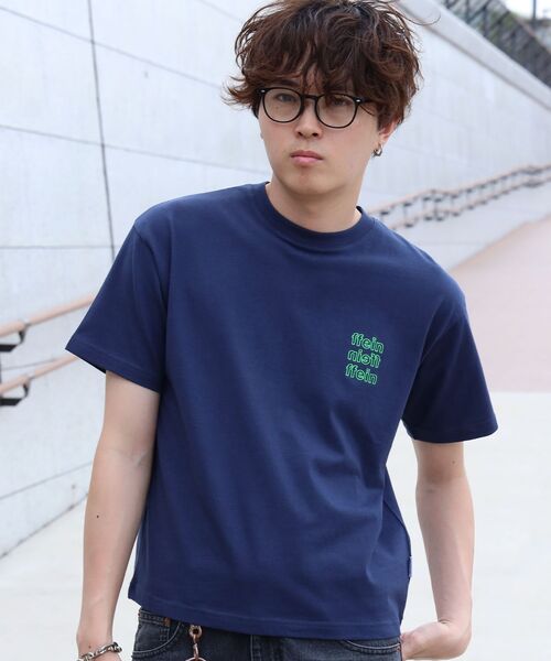 FFEIN(フェイン)の「【FFEIN(フェイン)】ワンポイント3段ロゴアウトライン刺繍ショート丈Tシャツ / クルーネック 半袖 ワンポイント シンプル 刺繍【短丈】(Tシャツ/カットソー・メンズ・ホワイト/ネイビー/ブラック・LARGE/MEDIUM/SMALL)」の11枚目の写真