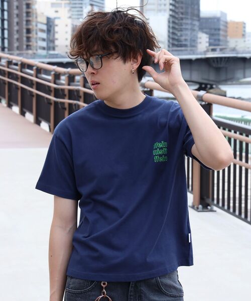 FFEIN(フェイン)の「【FFEIN(フェイン)】ワンポイント3段ロゴアウトライン刺繍ショート丈Tシャツ / クルーネック 半袖 ワンポイント シンプル 刺繍【短丈】(Tシャツ/カットソー・メンズ・ホワイト/ネイビー/ブラック・LARGE/MEDIUM/SMALL)」の12枚目の写真