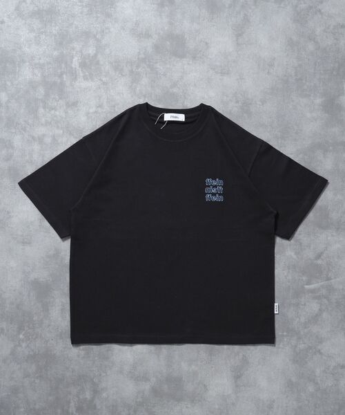 FFEIN(フェイン)の「【FFEIN(フェイン)】ワンポイント3段ロゴアウトライン刺繍ショート丈Tシャツ / クルーネック 半袖 ワンポイント シンプル 刺繍【短丈】(Tシャツ/カットソー・メンズ・ホワイト/ネイビー/ブラック・LARGE/MEDIUM/SMALL)」の14枚目の写真