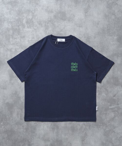 FFEIN(フェイン)の「【FFEIN(フェイン)】ワンポイント3段ロゴアウトライン刺繍ショート丈Tシャツ / クルーネック 半袖 ワンポイント シンプル 刺繍【短丈】(Tシャツ/カットソー・メンズ・ホワイト/ネイビー/ブラック・LARGE/MEDIUM/SMALL)」の20枚目の写真