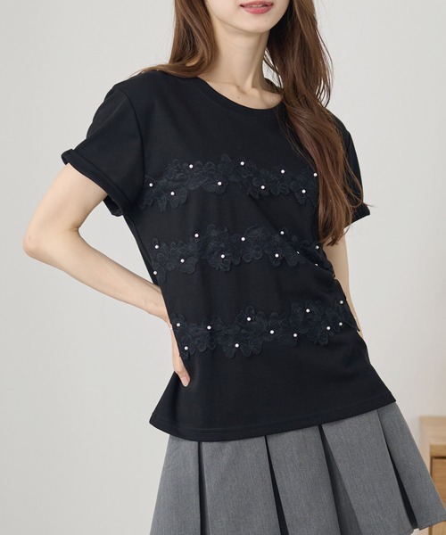 DAYRA(デイラ)の「フラワー レース パール デザイン カットソー(Tシャツ/カットソー・レディース・ホワイト/ブラック・FREE)」の1枚目の写真