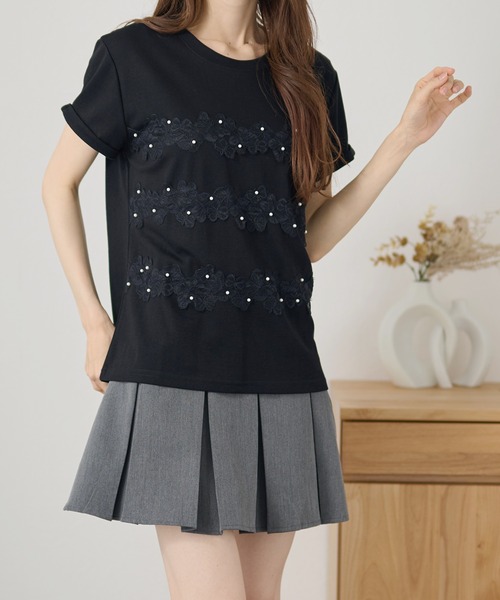 DAYRA(デイラ)の「フラワー レース パール デザイン カットソー(Tシャツ/カットソー・レディース・ホワイト/ブラック・FREE)」の5枚目の写真