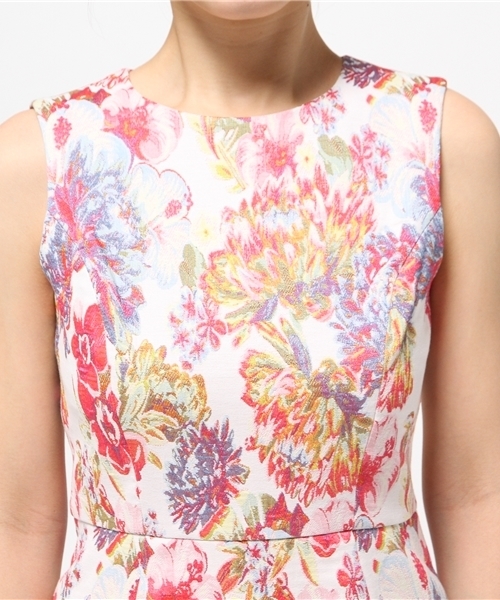 GRACE CONTINENTAL（グレースコンチネンタル）の「フラワージャガードワンピース（ワンピース・レディース・ホワイト/ネイビー・36/34）」の8枚目の写真