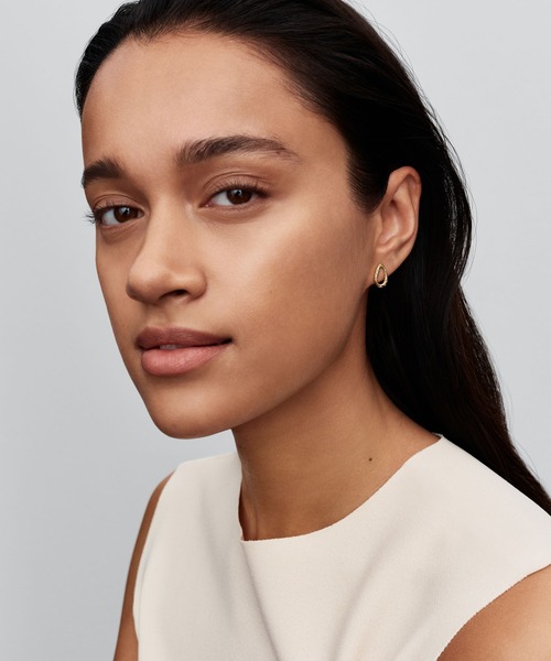 PANDORA(パンドラ)の「オーガニカリー シェイプド ストーンセット オーバル スタッド ピアス(ピアス(両耳用)・レディース・イエローゴールド・FREE)」の2枚目の写真