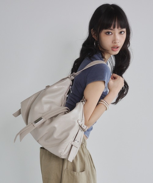 ENVYM（アンビー）の「サイドベルトメタルモチーフバッグ（ショルダーバッグ・レディース・ブラック/アイボリー/ブラウン・FREE）」の11枚目の写真