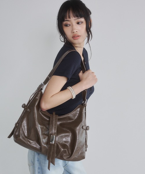 ENVYM（アンビー）の「サイドベルトメタルモチーフバッグ（ショルダーバッグ・レディース・ブラック/アイボリー/ブラウン・FREE）」の16枚目の写真